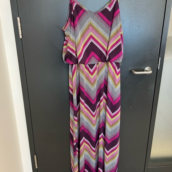 Penningtons feel pretty 3X mint/new condition Pink and Gray Chevron Maxi Dress - Picture 14 of 15